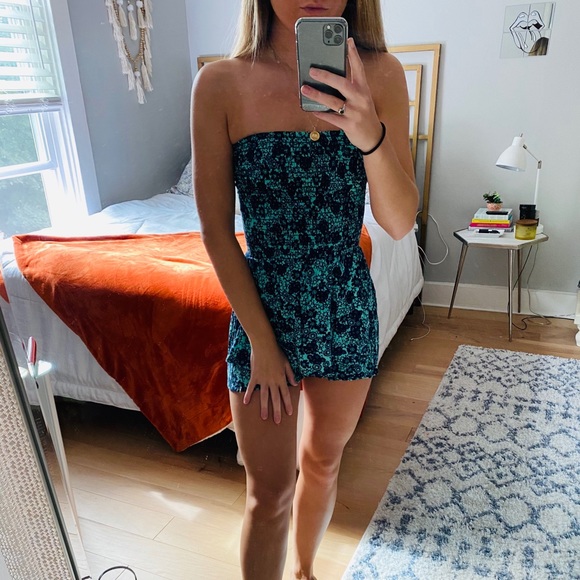 Blue Floral Romper, size M, fits like a S - Picture 3 of 7